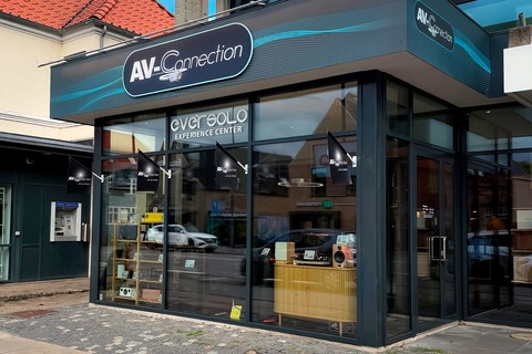 AV-Connection i Odense er Fyns Hi-Fi Mekka. Her finder du altid et bredt udvalg af lyd- og billede produkter præsenteret i rolige og stilrene omgivelser.<br>
<br>
Vores kyndige personale står klar til at opfylde dit behov, uanset om det er et mindre anlæg, Hi-Fi og streaming anlæg, TV løsning eller komplet professionel AV installation.