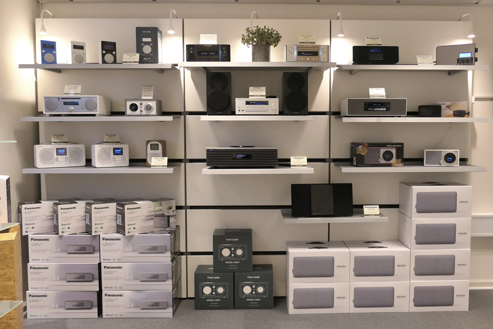 , AV-Connection Odense Butikken stuen: Minianlæg og små radioer