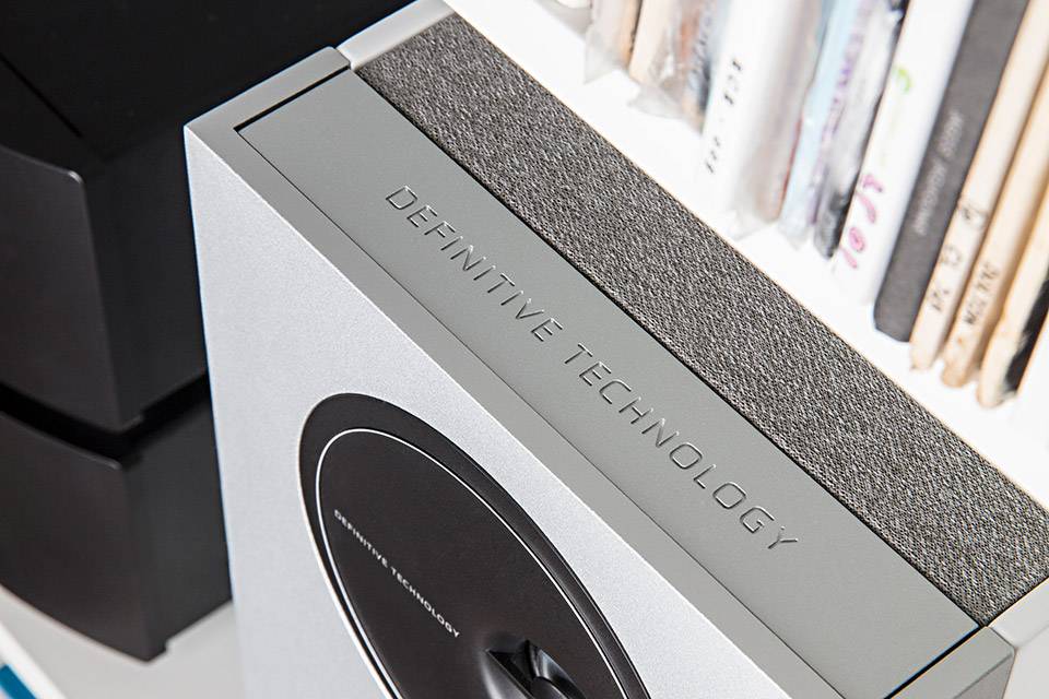 Definitive Technology D9 bookshelf speaker - White top
