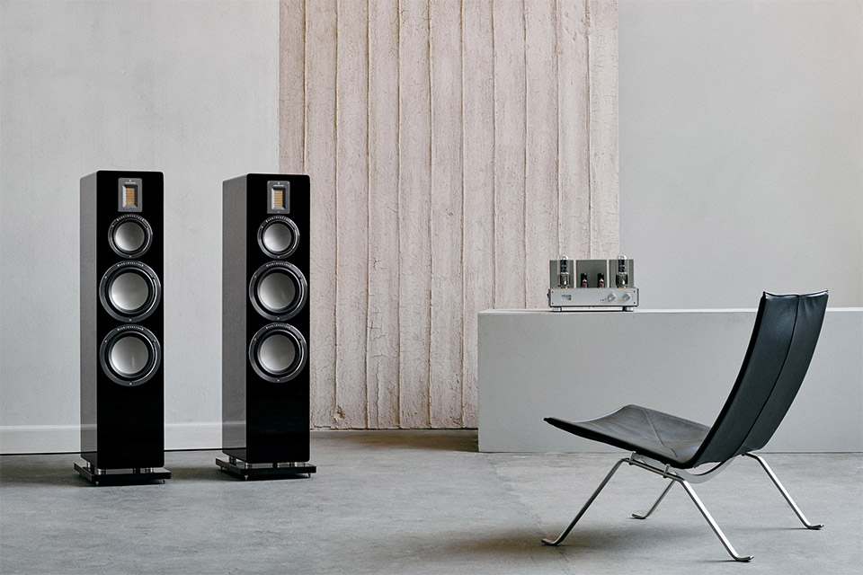 Audiovector QR7 floor standing speaker, lifestyle