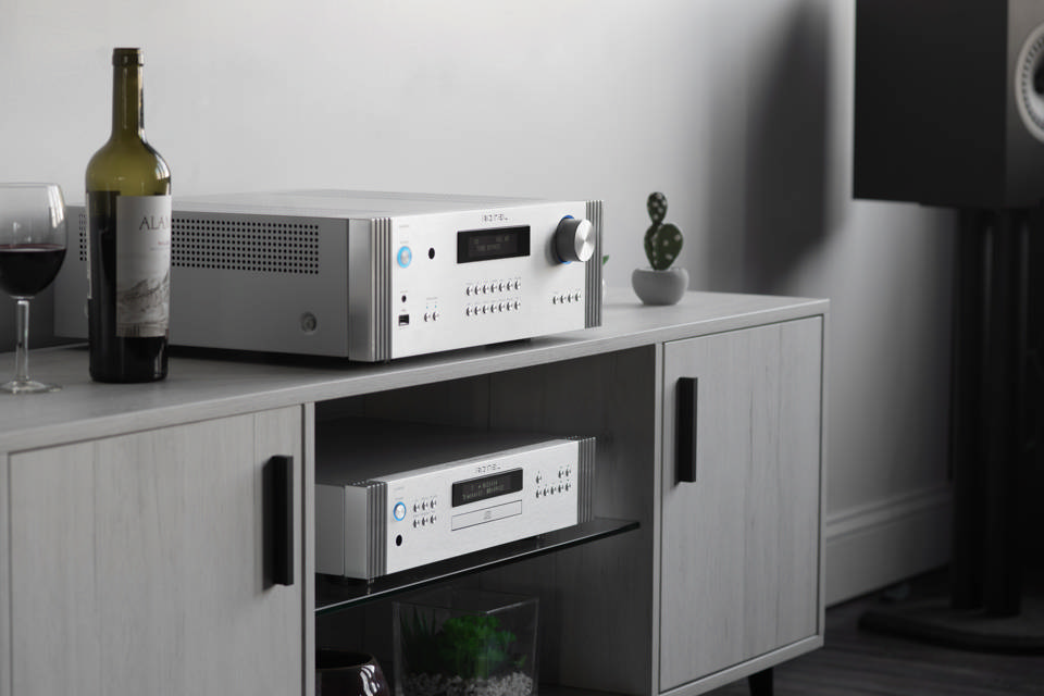 Rotel RA-6000 Integrated Stereo Amplifier - Silver lifestyle