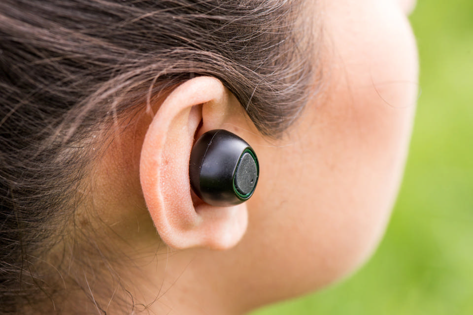 Lenco EPB-410 wireless in-ear headphones - Black lifestyle