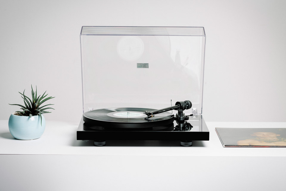 ProJect Debut III Phono SB record player (Ortofon OM5e cartridge)